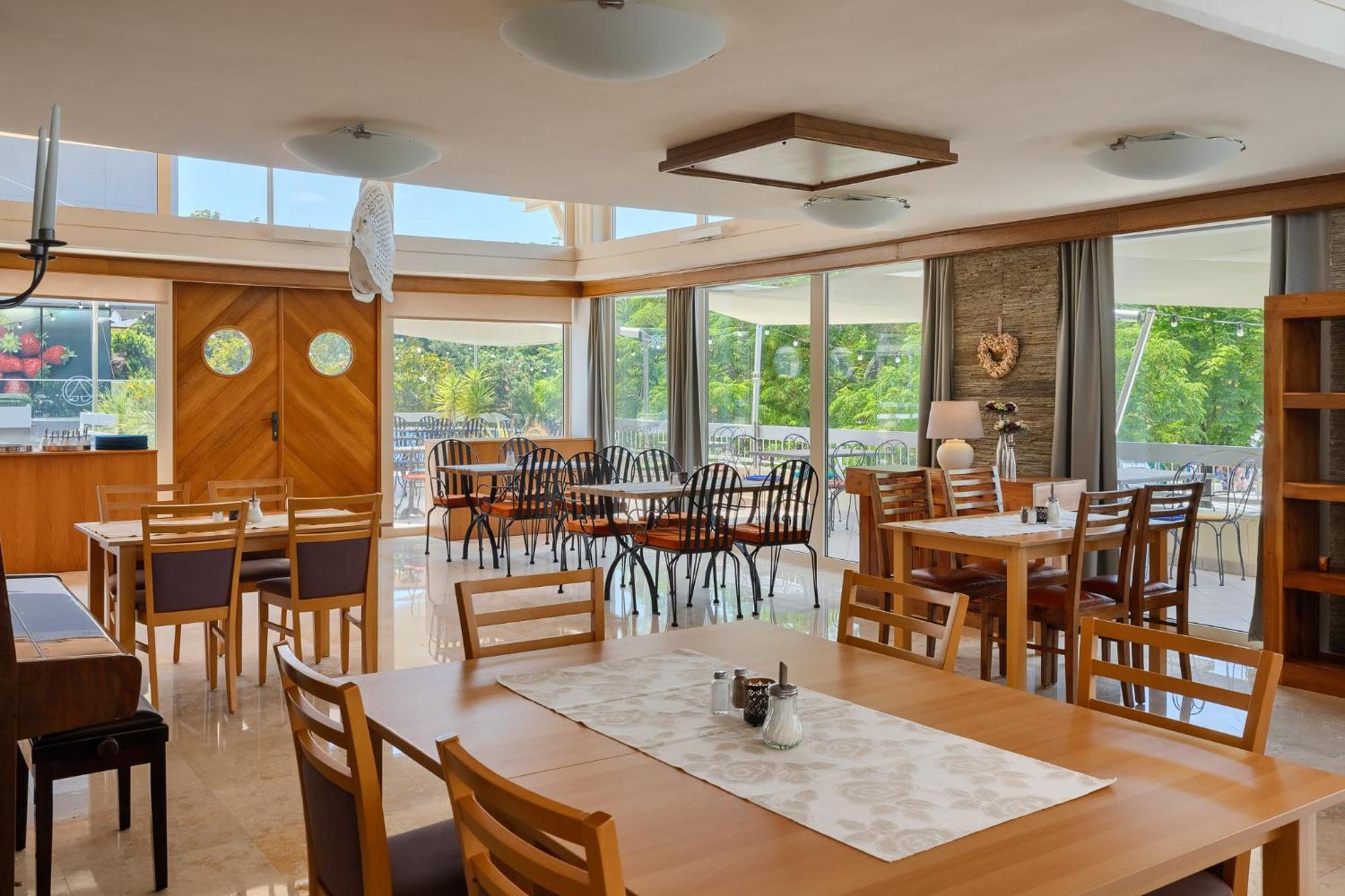 Hotel Porec Luaran gambar